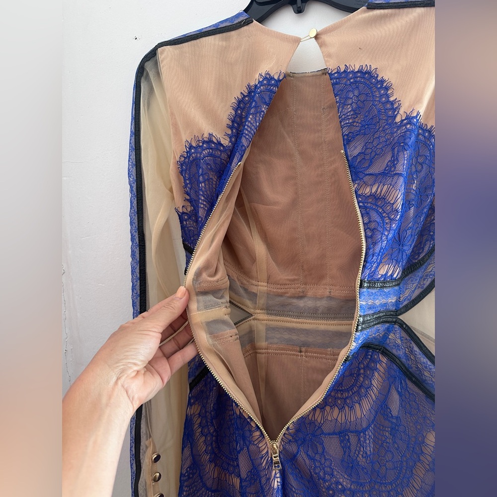 Three Floor Mesh and Lace Long Sleeve Mini Dress - Picture 5 of 9